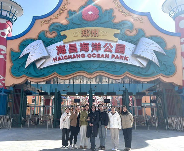 8第二项目管理部组织女职工到郑州海昌海洋公园游玩.jpg 8第二项目管理部组织女职工到郑州海昌海洋公园游玩.jpg